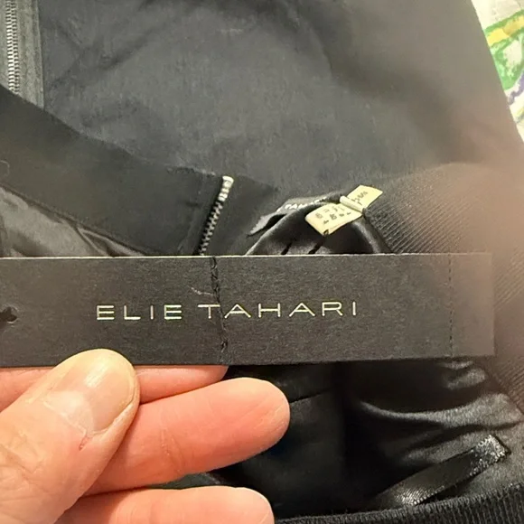 Elie Tahari Valeria Lamb Leather Panel Pencil Skirt Size: 4 Length: 20.5” - Picture 7 of 9